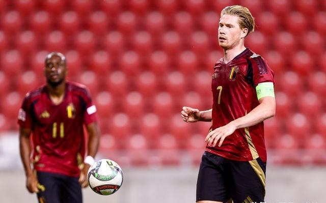 开云体育官网登录入口德布劳内在法国队比赛中刷新纪录，出色防守引发热议！