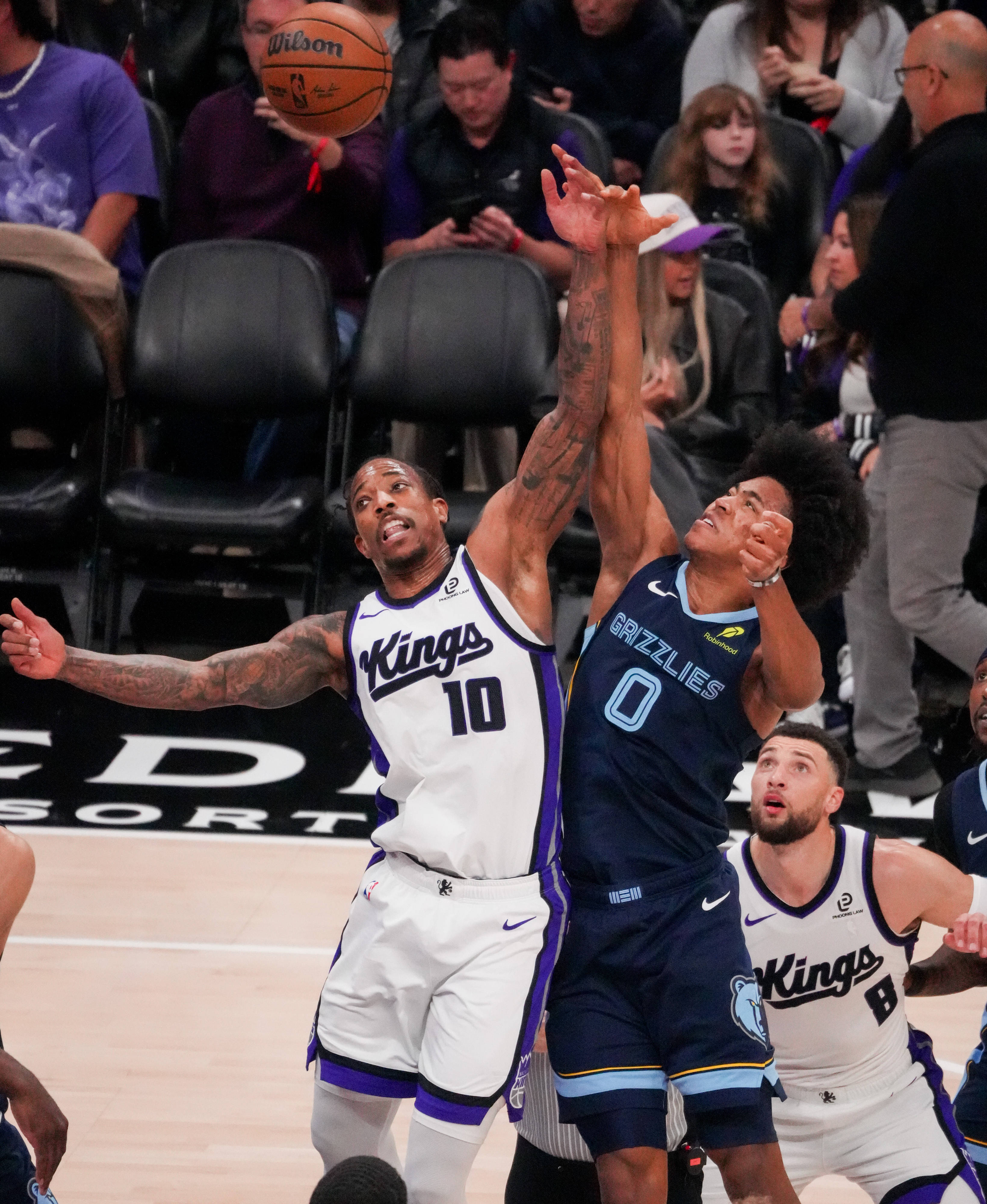 开云体育官网登录入口关键时刻孟菲斯灰熊备战NBA常规赛，防线松动细节曝光，气氛紧张，更衣室氛围转暖的简单介绍